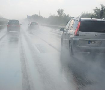 hydroplaning-397360_1920